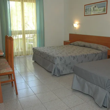 阿德里亚酒店 3* 利尼亚诺萨比亚多罗