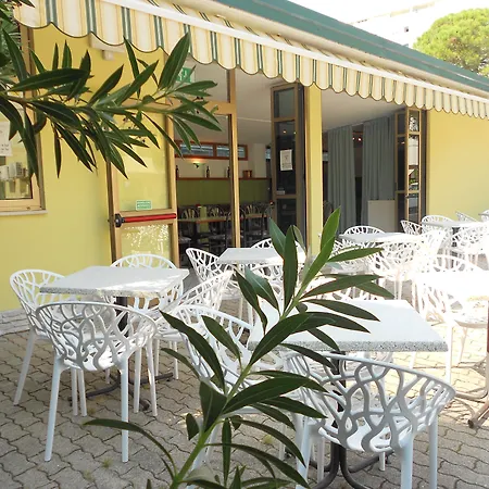 阿德里亚酒店 3* 利尼亚诺萨比亚多罗