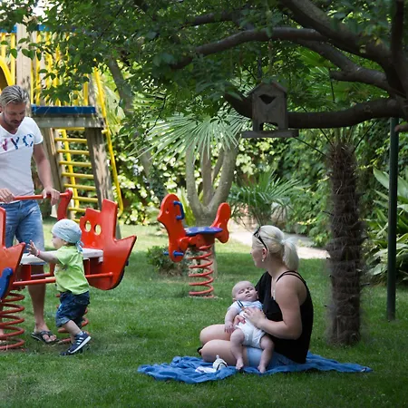 阿德里亚酒店 3* 利尼亚诺萨比亚多罗