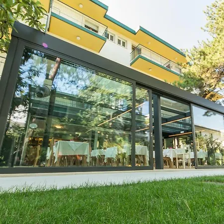 阿德里亚酒店 利尼亚诺萨比亚多罗