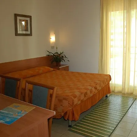 Adria 3*